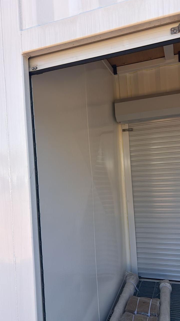 Roller door with STPU container unit number visible